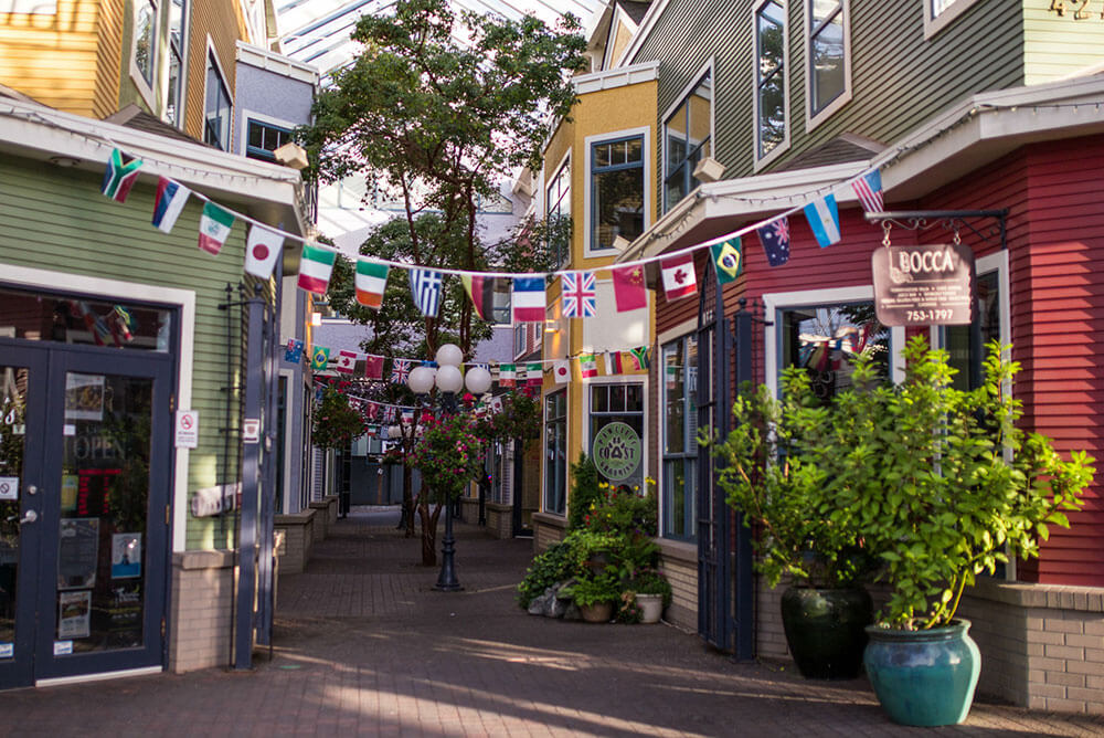 Cafe’s and boutiques in the Old City Quarter
